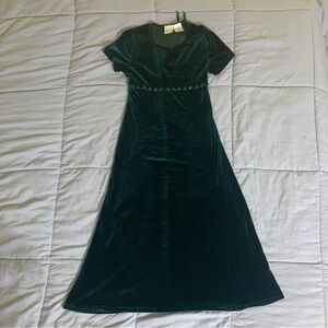 New Moves | Green velvet kids dress | Size 12 (Junior) | Used-Fair